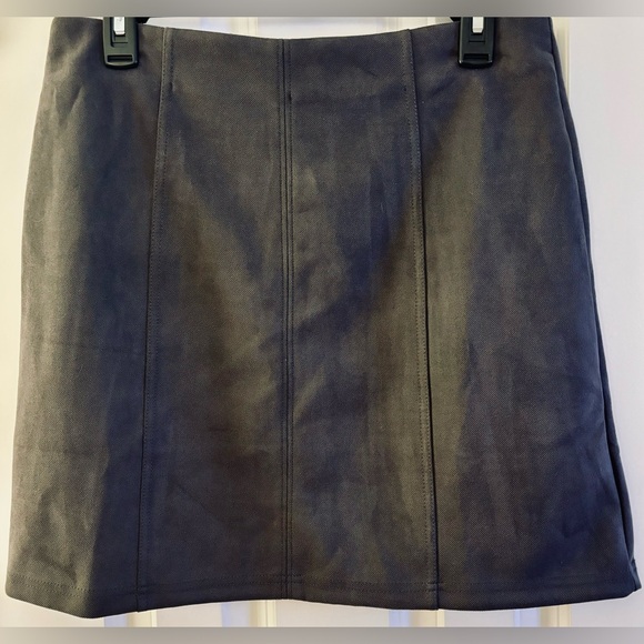 Hudson Gray Skirt women’s sz L, gray, suede look, stretchy polyester/spandex EUC - Picture 1 of 4